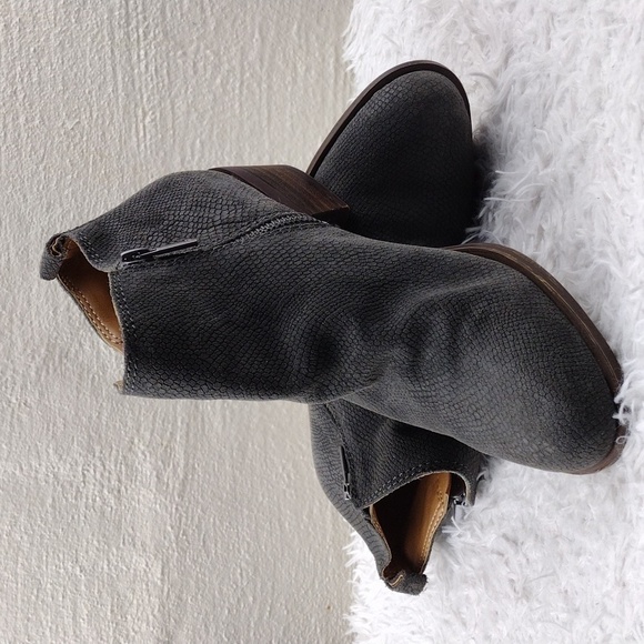 Lucky Brand Basel Grey Snakeskin Suede Leather Stacked Heel Side Zip Ankle Boot - Picture 1 of 15